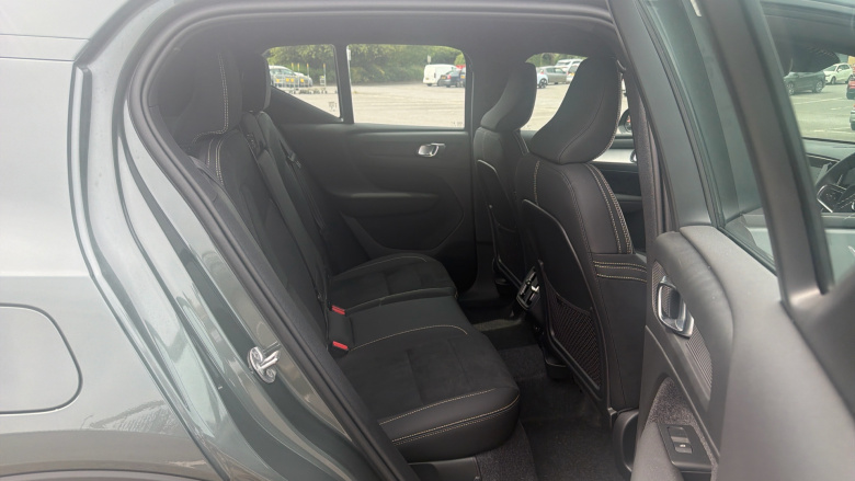 Volvo XC40 2.0 B3P Plus Dark 5dr Auto Petrol Estate